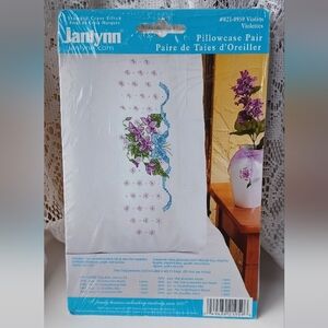 NEW IN PKG 2005 JANLYNN STAMPED CROSS STITCH PILLOWCASE PAIR #021-0959 VIOLETS